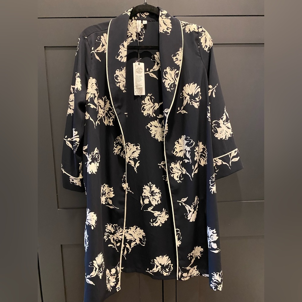 NWT Treasure & Bond Navy and Ivory Kimono Robe